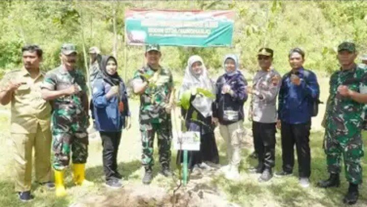 Atasi Hama Kera Liar, Kodim 0726 Sukoharjo Adakan Penghijauan di Gentan