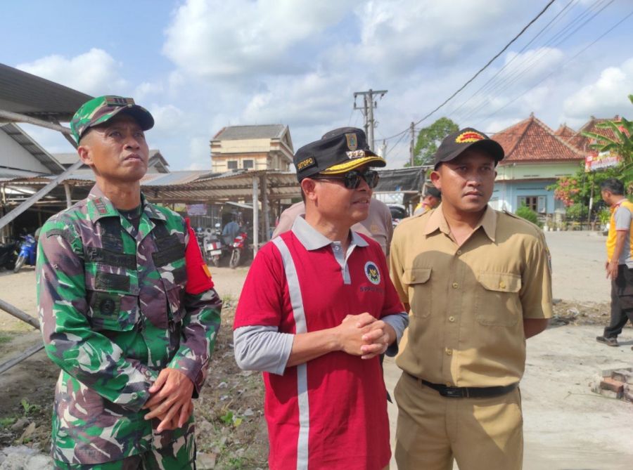 Camat, Danramil dan Kapolsek Pedan Pimpin Aksi Bersih Pasar Keden Bersama Relawan