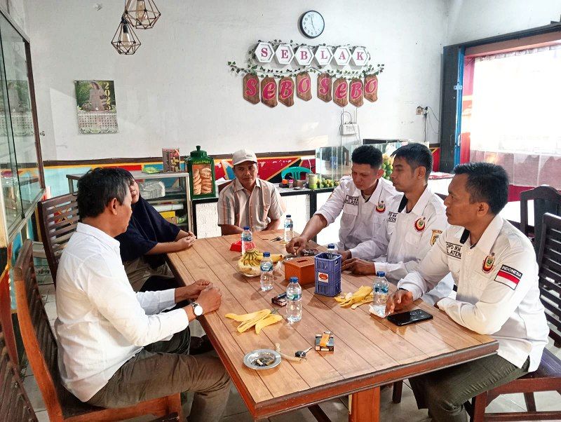 Dapat Kabar Warganya Sakit, Pengurus DPD IKM Klaten Datang Menjenguk