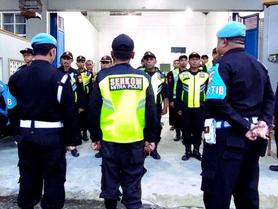 Jelang Operasi Candi Ketupat 2025, Senkom Mitra Polri Klaten Cek Kelengkapan Anggota