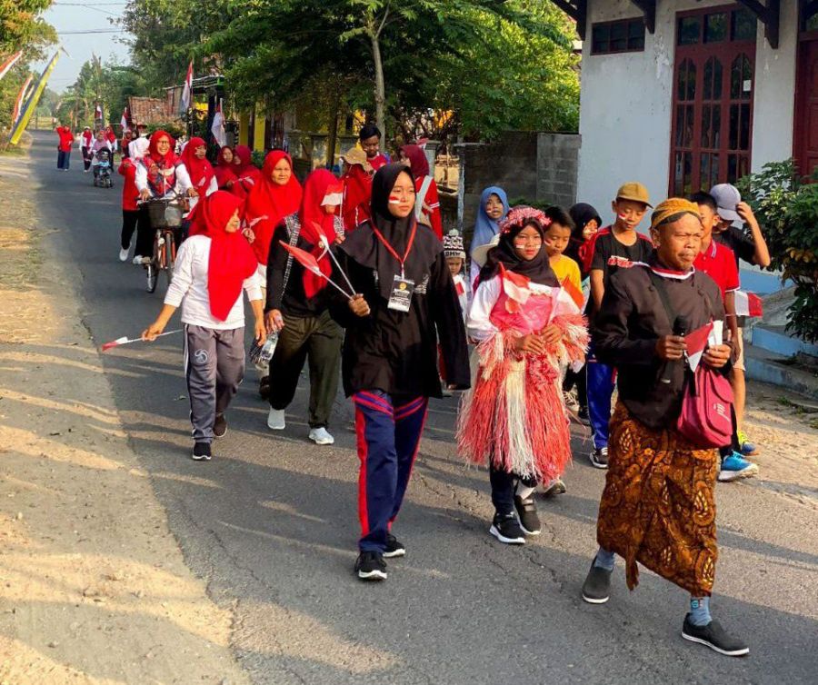Meriahkan Kemerdekaan RI ke-78, Warga RT 03 RW 06 Kateguhan Tawangsari Sukoharjo Adakan Jalan Sehat