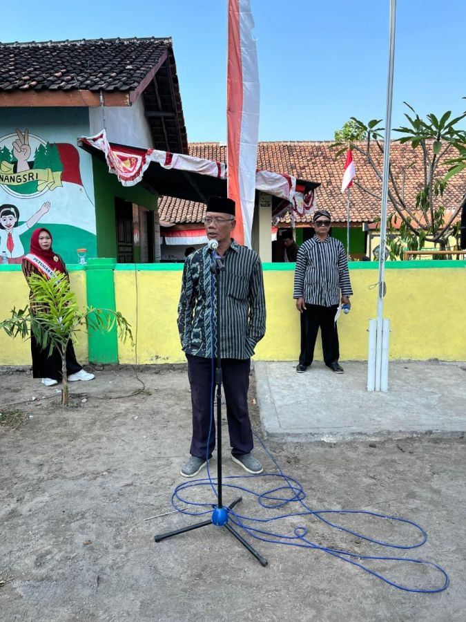 Peringati HUT ke-80 RI, SDN 2 Nangsri Gelar Upacara Bendera