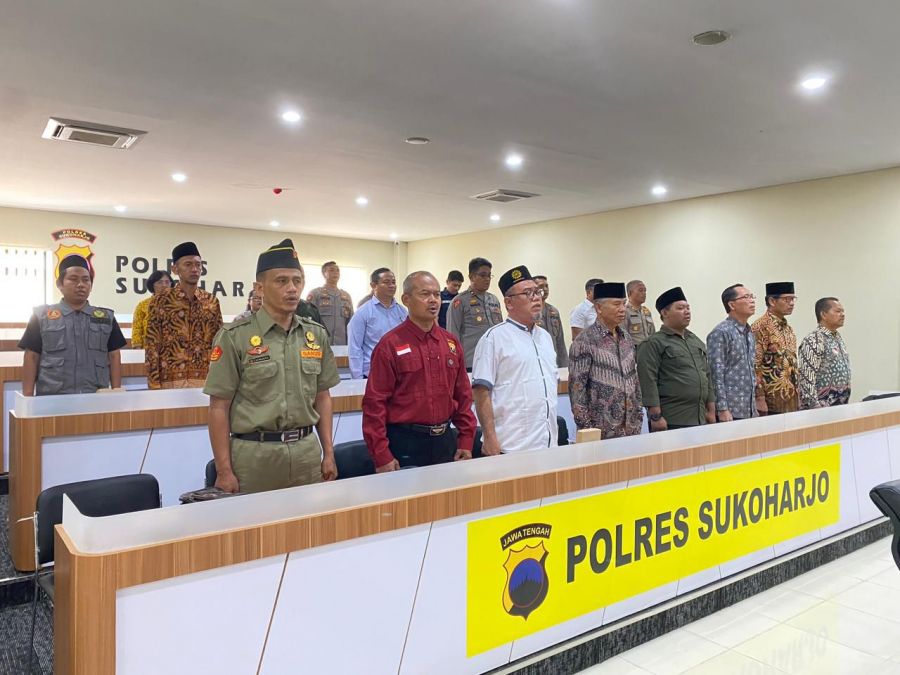 Polres Sukoharjo Bersama Ormas Ikuti Dialog Publik Pilpres 2024 Melalui Vicon