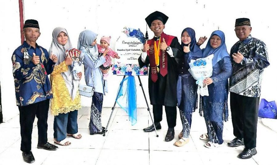 Ramdani Syaif Fathulloh: Pemuda Ngringo yang Lulus dari “Universitas Kehidupan” Sebelum Memakai Toga
