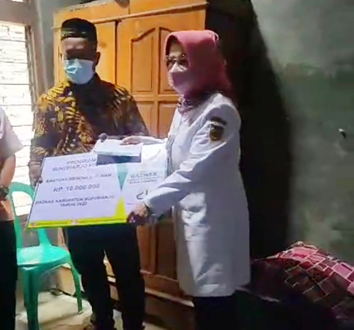 Sebanyak 11 Keluarga Kurang Mampu Dapat Bantuan dari Pemkab  Sukoharjo