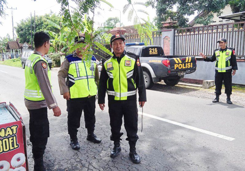 SENKOM MITRA POLRI Bersama TNI–POLRI Jaga Kelancaran Lalu Lintas Rumah Duka Wabup Klaten