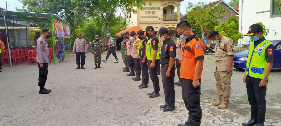 Senkom Mitra Polri Sukoharjo Lakukan Pengamanan Vaksinasi Booster di Ponpes Barokah