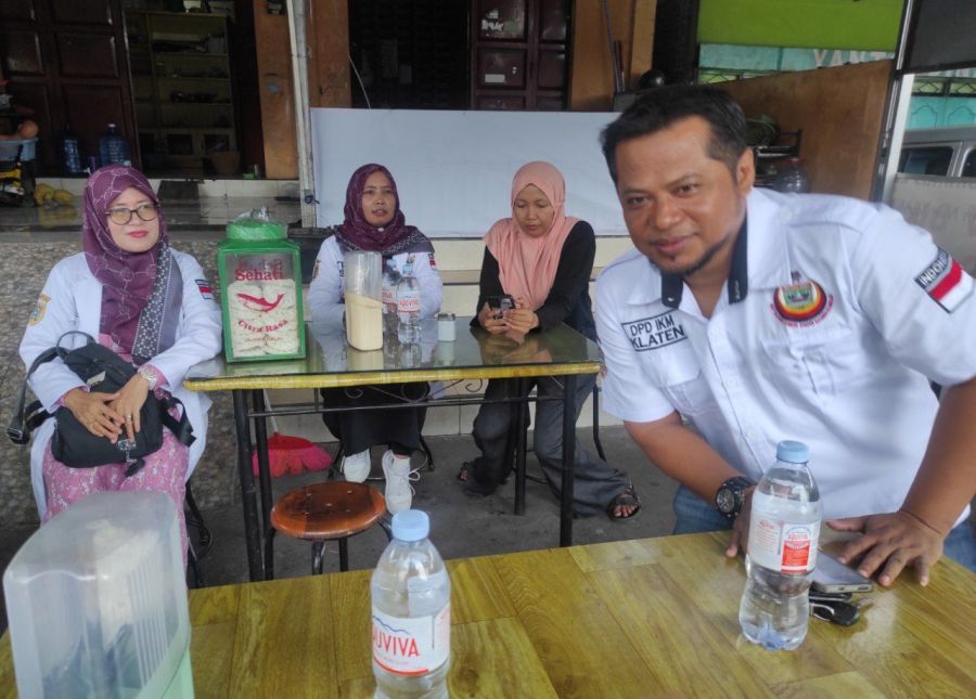 Sentuhan Peduli di Rantau: RM Barokah Minang Terima Kunjungan IKM Klaten