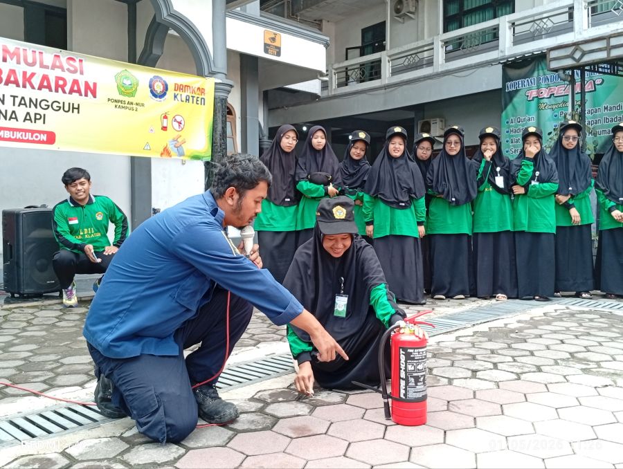 Simulasi Menegangkan! Damkar–LDII Uji Kesiapan Santri Ponpes An-Nur Jambukulon Ceper