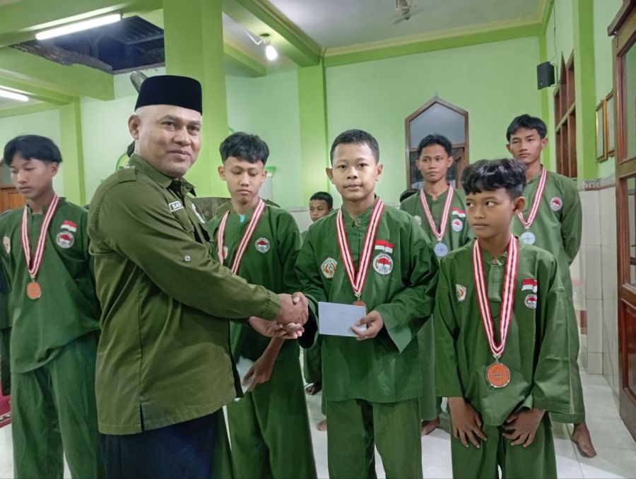 Usai Borong Medali, Pesilat PERSINAS ASAD Pedan Terima Penghargaan dari Dewan Pembina