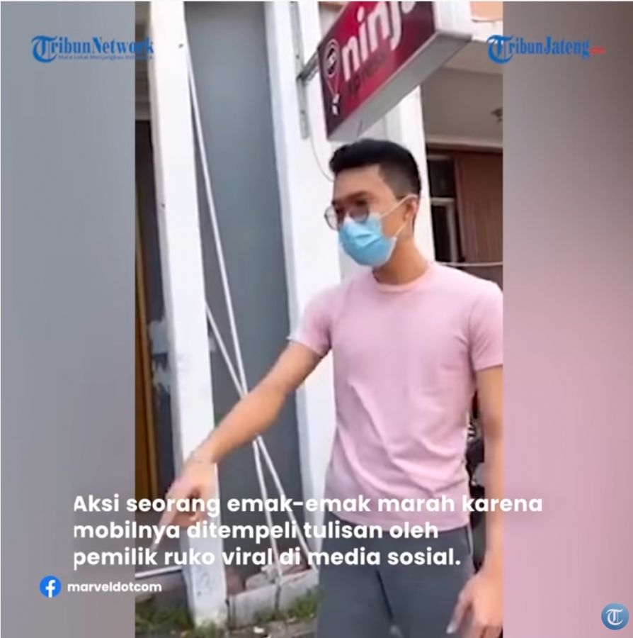 Vidio Viral Emak-emak Ngamuk Mobilnya Ditempel Tulisan Gegara Parkir di Depan Ruko Orang