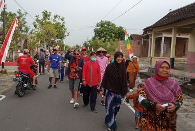 Dalam Rangka HUT ke - 77 Republik Indonesia, Karang Taruna Dharma Bakti RW 06 Adakan Jalan Sehat