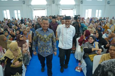 Dampingi Wamen UMKM di Bukittinggi, Mahyeldi Dorong Legalitas, Sertifikasi Halal & Akses Permodalan