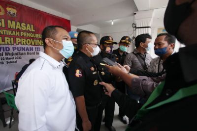 Katno Hadi Tinjau Vaksinasi Massal di Pekanbaru