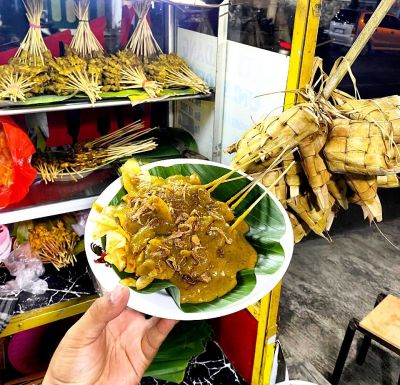 lagi-viral-sate-padang-uni-syofia-lomak-bona-diserbu-pecinta-kuliner-malam-solo-raya
