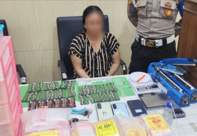 Polisi Tangkap Wanita Pengedar 56,64 gram Sabu dan 28 Etomidate di Kos Durian Pekanbaru