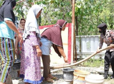 Warga Sukoharjo Mulai Merasakan Kekurangan Air Bersih Saat Kemarau Panjang
